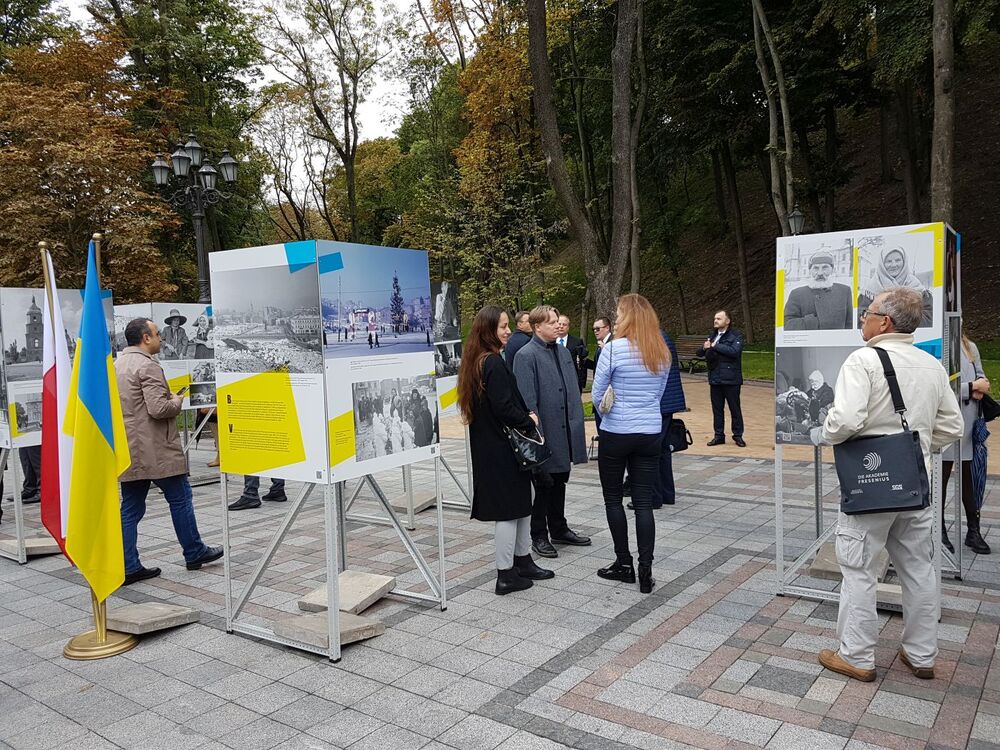 Otwarcie wystawy „Amerykanin na Ukrainie. Zdjęcia Juliena Bryana z lat 1930–1958 / Amerykanin w Warszawie. Zdjęcia Juliena Bryana z września 1939 r.” – Kijów, 21 września 2021. Fot Tomasz Stempowski (IPN)