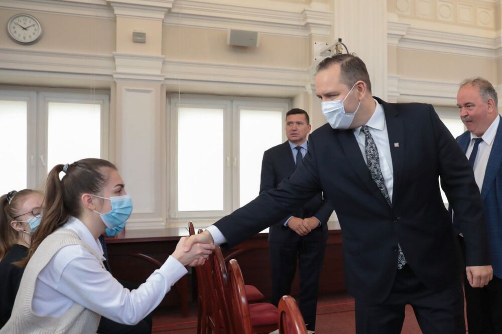 Spotkanie prezesa IPN dr. Karola Nawrockiego z młodzieżą w Rzeszowie – 23 września 2021. Fot. Mikołaj Bujak (IPN)