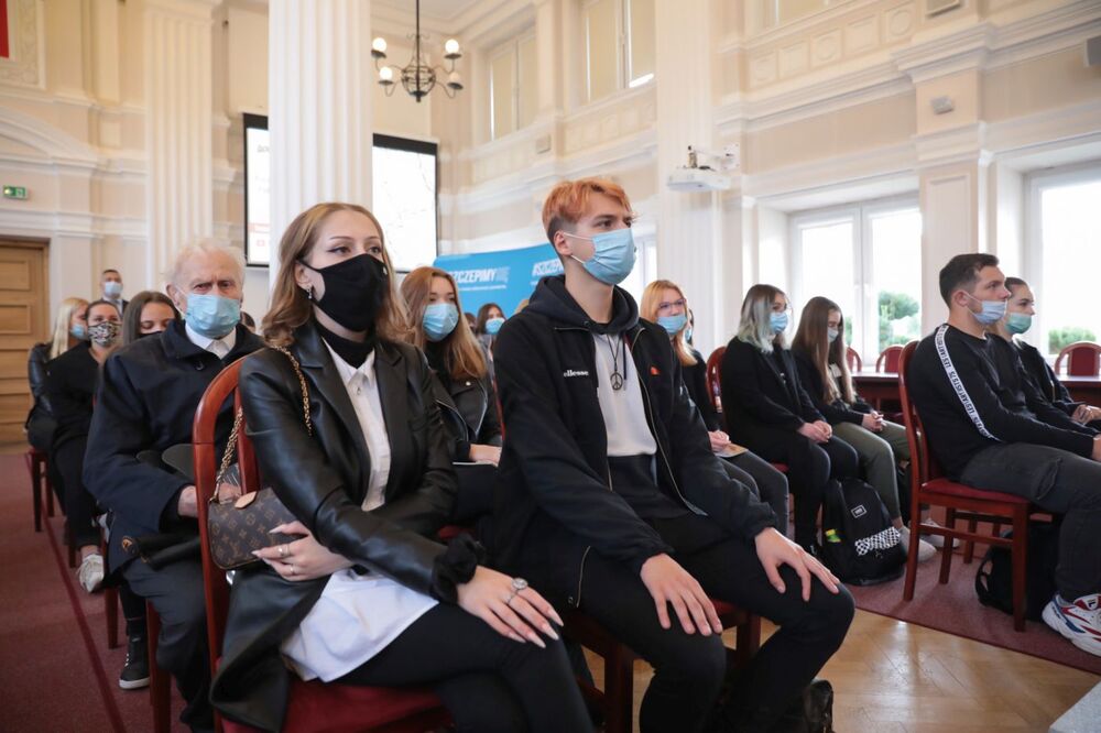 Spotkanie prezesa IPN dr. Karola Nawrockiego z młodzieżą, przedstawicielami środowisk kombatanckich i samorządowych – Rzeszów, 23 września 2021. Fot. Mikołaj Bujak (IPN)