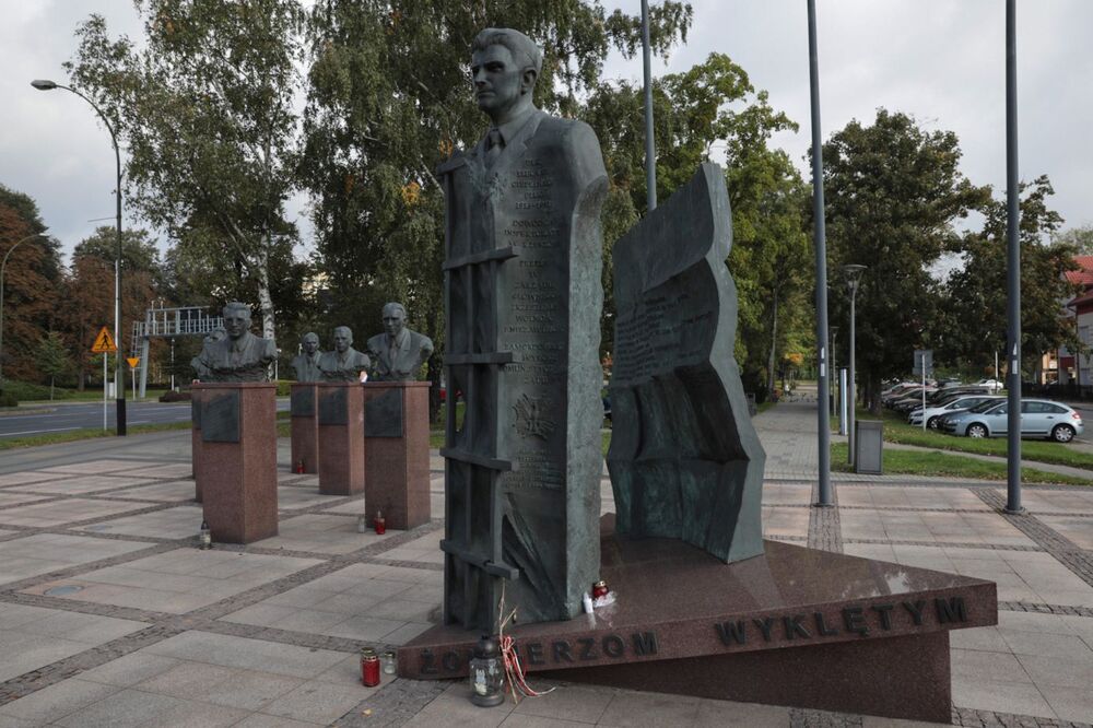 Pomnik Żołnierzy Wyklętych w Rzeszowie, upamiętniający prezesa IV Zarządu Zrzeszenia „Wolność i Niezawisłość" płk. Łukasza Cieplińskiego i sześciu działaczy WiN. Fot. Mikołaj Bujak (IPN)