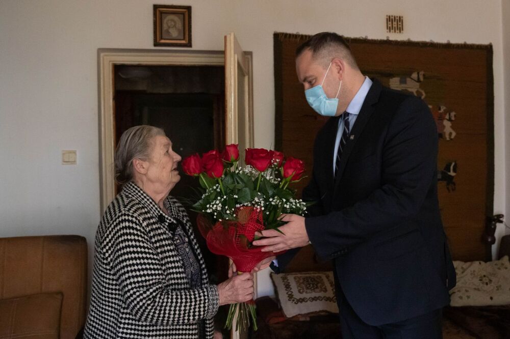 Spotkanie prezesa IPN dr. Karola Nawrockiego z Ewą Przesmycką, siostrzenicą Henryka Wieliczki ps. Lufa – 24 września 2021. Fot. Mikołaj Bujak (IPN)