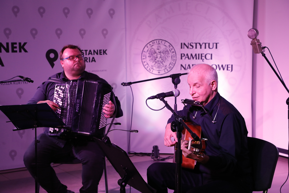 Koncert Sławomira Zygmunta „Z wiatrem” z okazji 100-lecia urodzin Krzysztofa Kamila Baczyńskiego – Warszawa, 28 września 2021. Fot. Piotr Życieński (IPN)