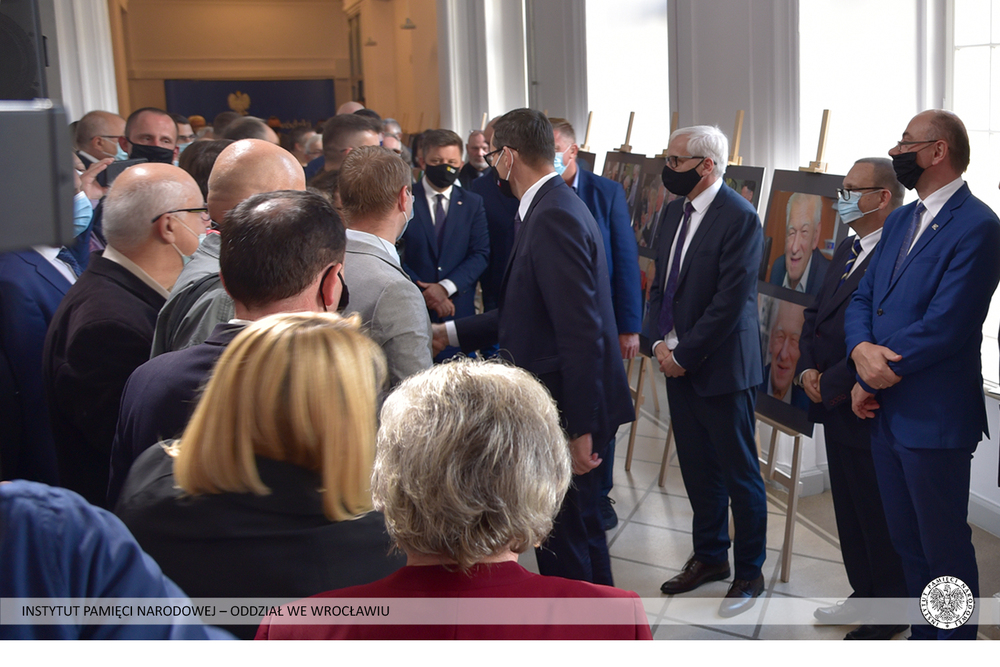 Odsłonięcie tablicy pamiątkowej poświęconej Kornelowi Morawieckiemu – Wrocław, 30 września 2021. Fot. IPN