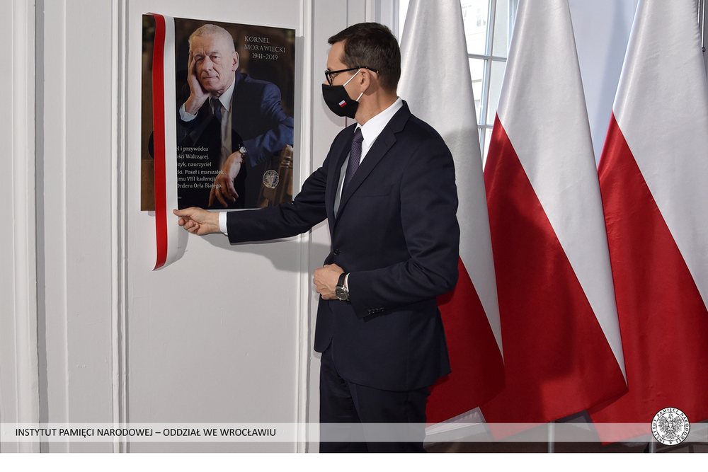 Odsłonięcie tablicy pamiątkowej poświęconej Kornelowi Morawieckiemu – Wrocław, 30 września 2021. Fot. IPN