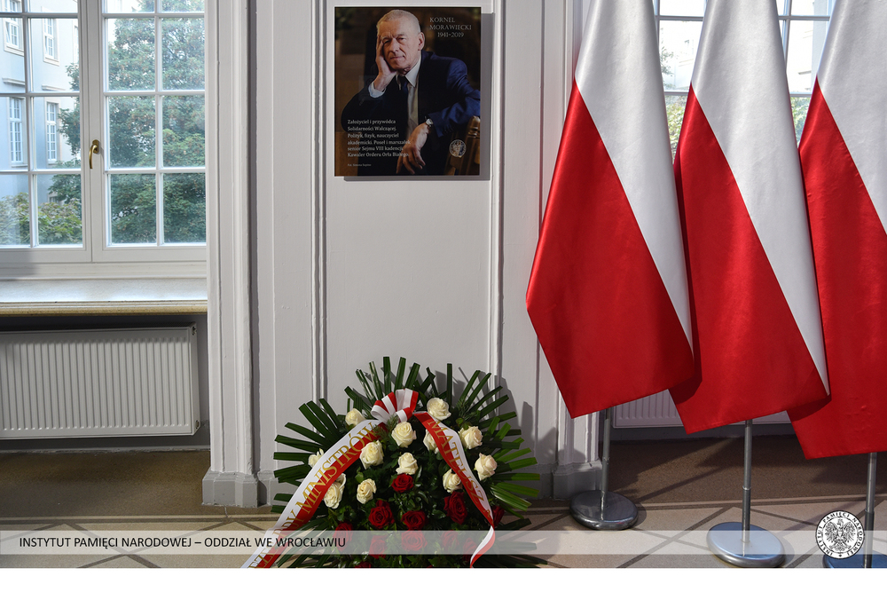 Odsłonięcie tablicy pamiątkowej poświęconej Kornelowi Morawieckiemu – Wrocław, 30 września 2021. Fot. IPN