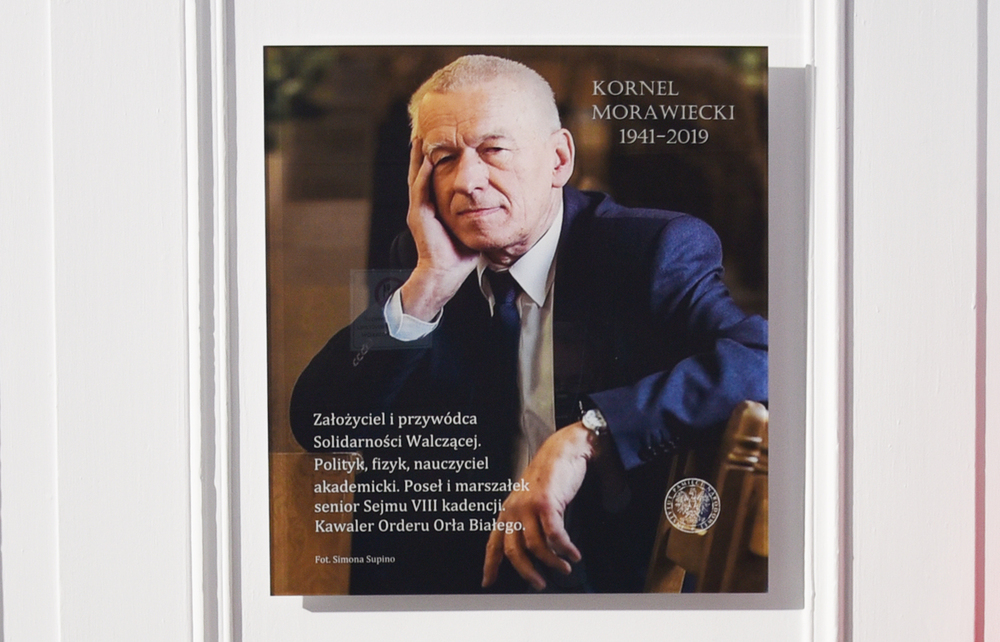 Tablica pamiątkowa poświęcona Kornelowi Morawieckiemu we Wrocławiu. Fot. IPN