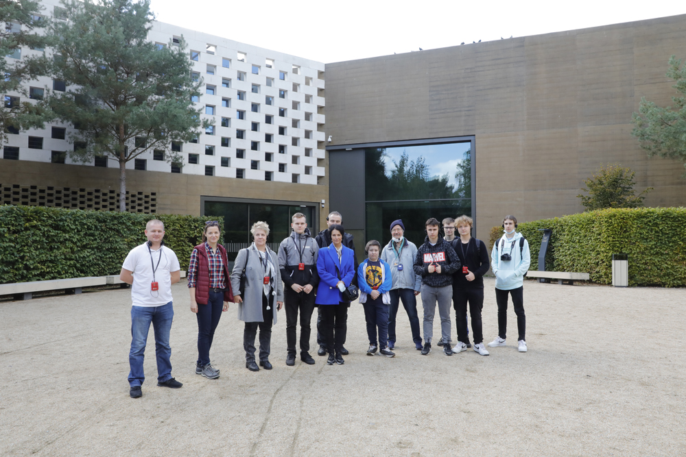 Wizyta laureatów konkursu „Niezwyciężeni 1920. Obrońcy Ojczyzny” w Muzeum Józefa Piłsudskiego w Sulejówku – 27 września 2021. Fot. Piotr Życieński (IPN)