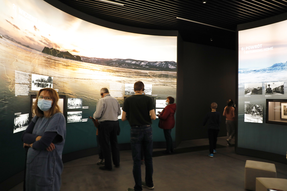 Wizyta laureatów konkursu „Niezwyciężeni 1920. Obrońcy Ojczyzny” w Muzeum Józefa Piłsudskiego w Sulejówku – 27 września 2021. Fot. Piotr Życieński (IPN)