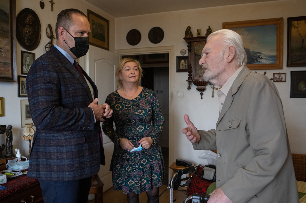 Spotkanie prezesa IPN dr. Karola Nawrockiego z Ewą Ossowską i Tadeuszem Szczudłowskim – Gdańsk, 7 października 2021. Fot. Mikołaj Bujak (IPN)