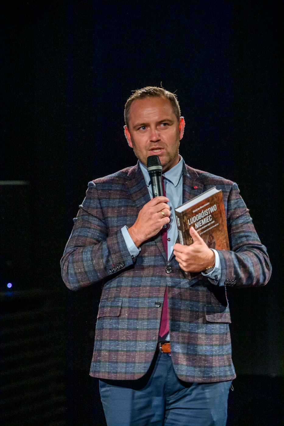 Prezes IPN dr Karol Nawrocki podczas promocji publikacji dr. M.J. Mazurkiewicza „Ludobójstwo Niemiec na narodzie polskim (1939–1945). Studium historycznoprawne” – Gdańsk, 7 października 2021. Fot. Karolina Dembek (Muzeum II Wojny Światowej)