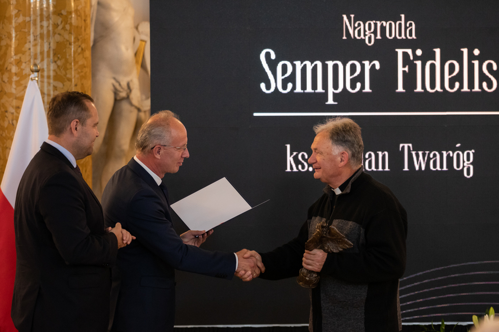 Ks. Roman Twaróg, laureat nagrody IPN „Semper Fidelis” z 2020 roku – Warszawa, 8 października 2021 roku. Fot. Mikołaj Bujak (IPN)