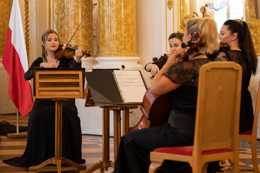 Uroczystą galę uświetnił występ kwartetu smyczkowego Państwowego Zespołu Ludowego Pieśni i Tańca „Mazowsze” – Warszawa, 8 października 2021 roku. Fot. Mikołaj Bujak (IPN)