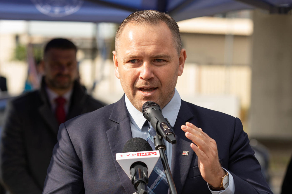 Prezes IPN dr Karol Nawrocki podczas uroczystości nadania imienia Janusza Kurtyki rondu w Krakowie – 12 października 2021. Fot. Mikołaj Bujak (IPN)