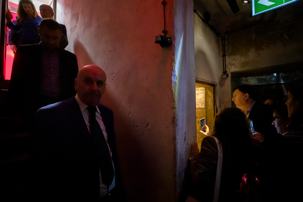 Delegacja albańska w Izbie Pamięci IPN przy ul. Strzeleckiej 8 w Warszawie. Fot. Sławek Kasper (IPN)