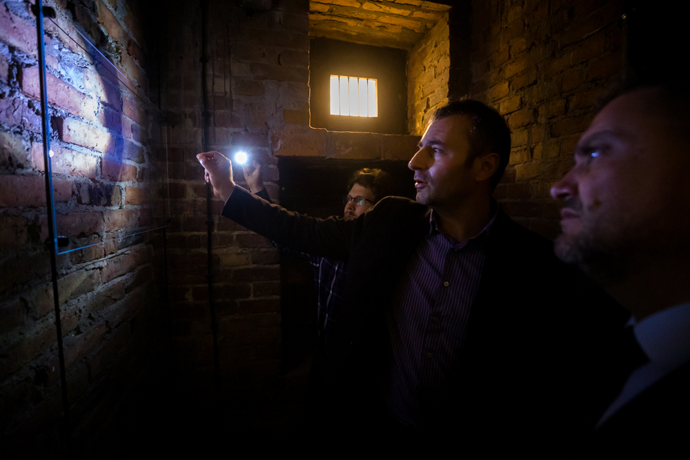 Delegacja albańska w Izbie Pamięci IPN przy ul. Strzeleckiej 8 w Warszawie. Fot. Sławek Kasper (IPN)