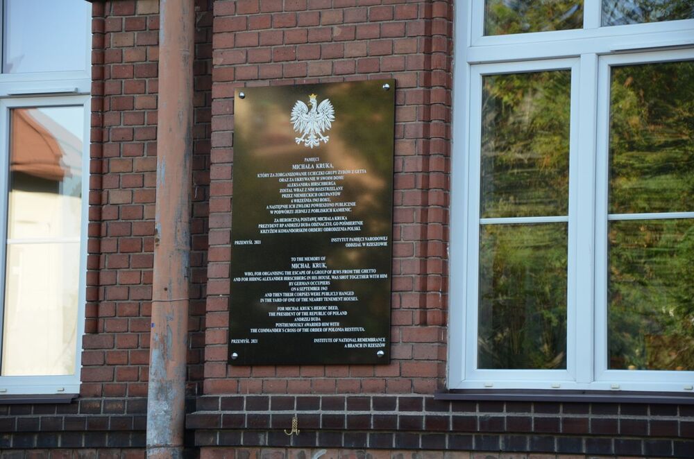 Tablica upamiętniająca Michała Kruka – uhonorowanego za pomoc niesioną Żydom w Przemyślu – 15 października 2021. Fot. Katarzyna Gajda-Bator (IPN Rzeszów)
