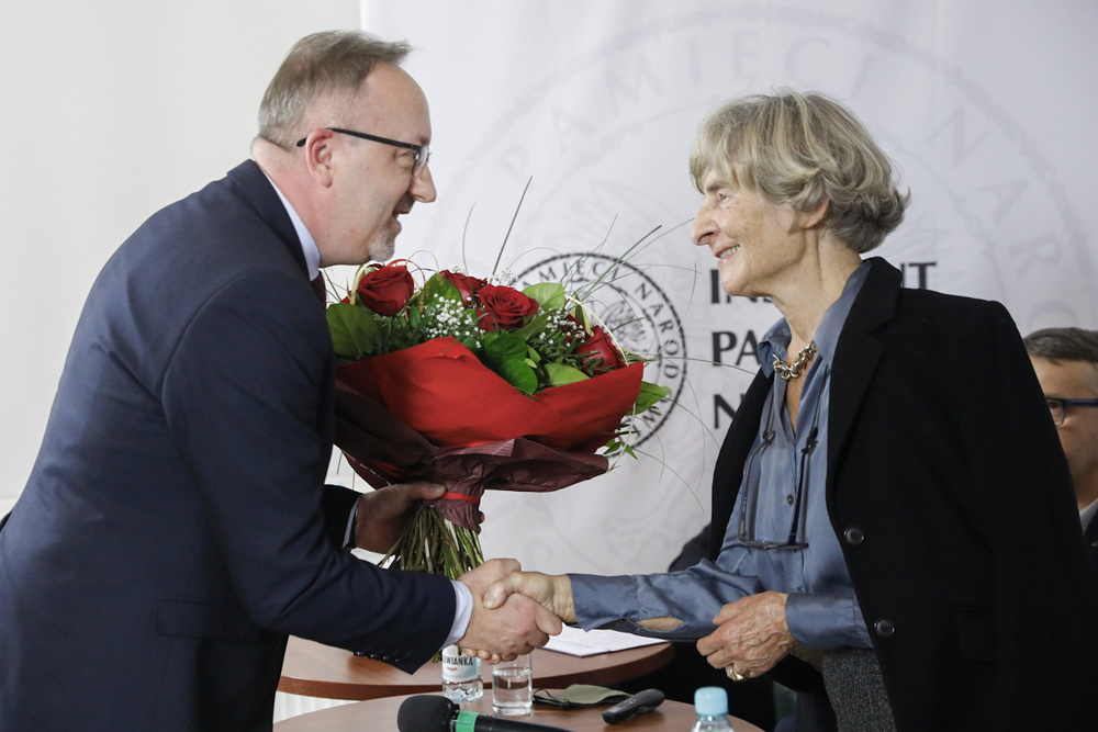 Dr hab. Karol Polejowski, zastępca prezesa IPN i Maria Nowicka-Marusczyk – córka Władysława Siły-Nowickiego – 20 października 2021. Fot. Sławek Kasper (IPN)