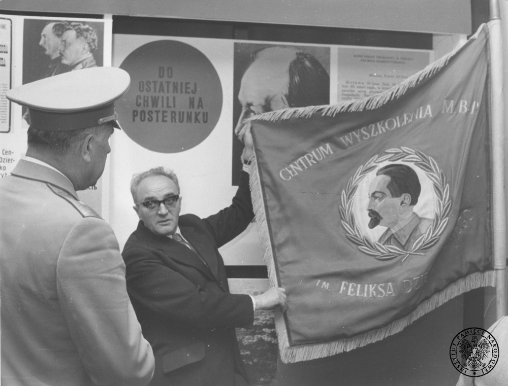 Przedstawiciele radzieckich organów bezpieczeństwa z wizytą w WSO im. Feliksa Dzierżyńskiego w Legionowie, 1974 r. Fot. z zasobu AIPN