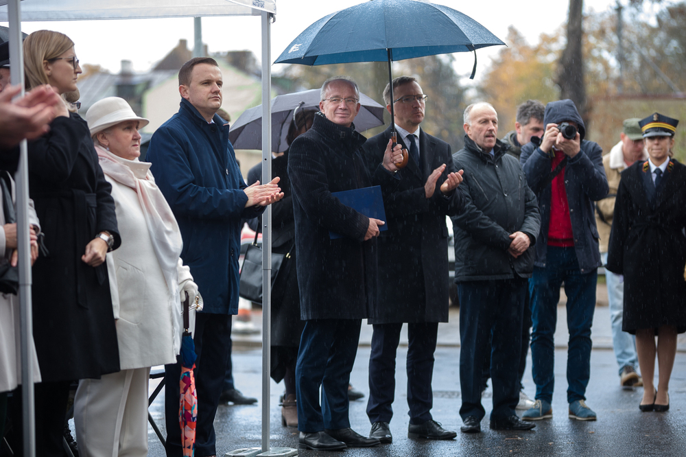 Uroczystość nadania dworcowi kolejowemu w Ciechanowie imienia por. Romana Dziemieszkiewicza – 23 października 2021. Fot. Sławek Kasper (IPN)