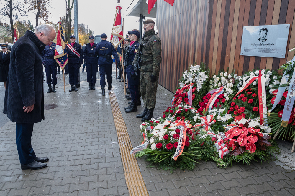 Uroczystość nadania dworcowi kolejowemu w Ciechanowie imienia por. Romana Dziemieszkiewicza – 23 października 2021. Fot. Sławek Kasper (IPN)