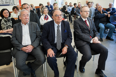 Od lewej w pierwszym rzędzie siedzą: prof. Andrzej Paczkowski – przewodniczący Jury konkursu, dr Andrzej Koryn – przedstawiciel IH PAN, dr Łukasz Kamiński – prezes IPN