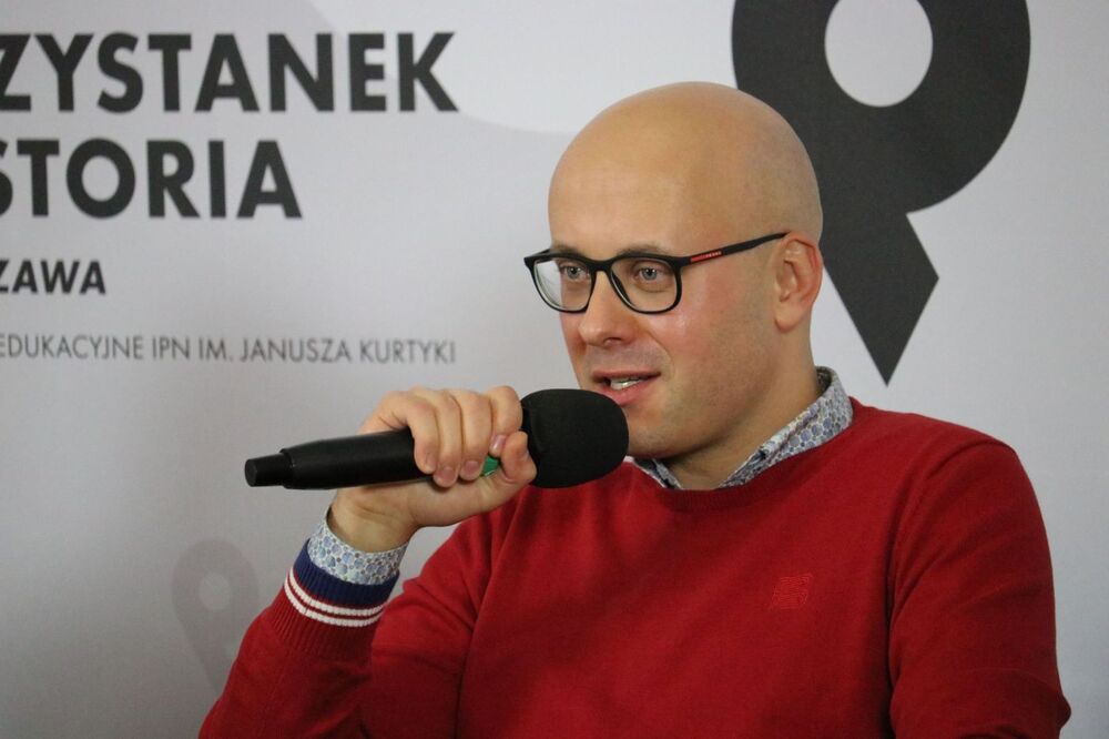 Dr Michał Przeperski podczas dyskusji o jego książce „Mieczysław F. Rakowski. Biografia polityczna” – 26 października 2021. Fot. Aleksandra Wierzchowska (IPN)