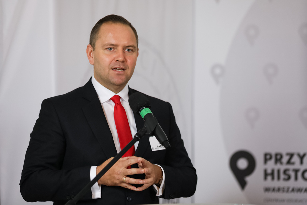 Dr Karol Nawrocki, prezes IPN, podczas konferencji „Unboxing obrazów. Wpływ archiwów audiowizualnych i fotograficznych na kulturę” – Warszawa, 27 października 2021. Fot. Mikołaj Bujak (IPN)