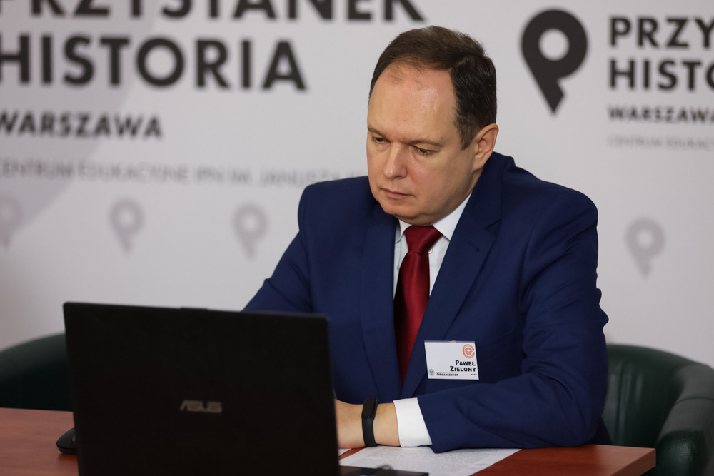 Paweł Zielony (AIPN) podczas konferencji „Unboxing obrazów. Wpływ archiwów audiowizualnych i fotograficznych na kulturę” – Warszawa, 27 października 2021. Fot. Mikołaj Bujak (IPN)