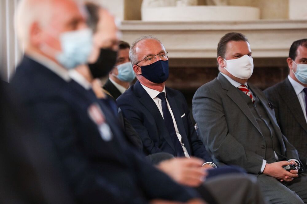 Zastępca prezesa IPN dr hab. Krzysztof Szwagrzyk (L) oraz Chargé d’Affaires Ambasady Belgii na Polskę i Litwę Wim Peeters (P). Fot. Mikołaj Bujak (IPN)