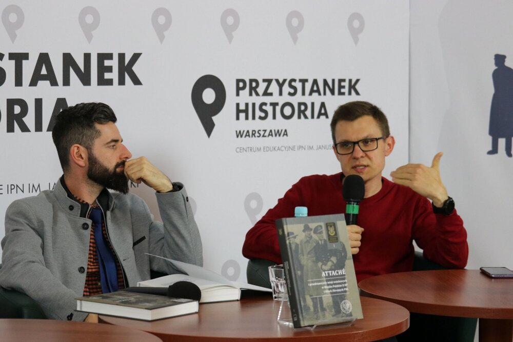 Od lewej: Bartosz Kapuściak i Paweł Sztama. Fot. Aleksandra Wierzchowska (IPN)