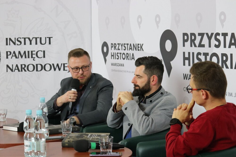 Od lewej: dr Daniel Koreś, Bartosz Kapuściak i Paweł Sztama. Fot. Aleksandra Wierzchowska (IPN)