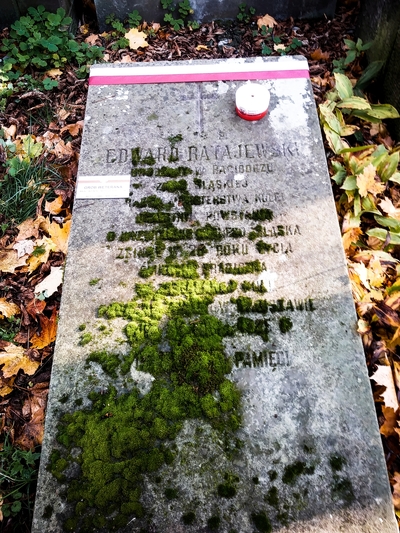 Oznaczone mogiły na Cmentarzu Powązkowskim - fot. AW/BUWiM