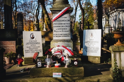 Oznaczone mogiły na Cmentarzu Powązkowskim – fot. MN/BUWiM