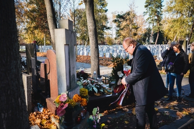Zapal znicz na grobie Weterana” –  Cmentarz Wojskowy na Powązkach, fot. MN/BUWiM