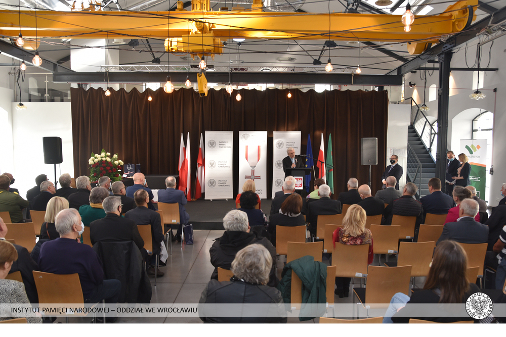Uroczyste wręczenie Krzyży Wolności i Solidarności działaczom opozycji antykomunistycznej – Wałbrzych, 29 października 2021. Fot. Adam Pacześniak (IPN)