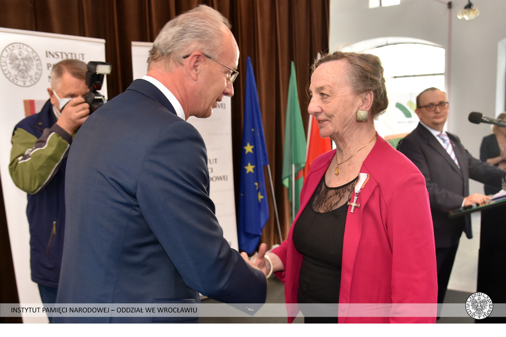 Uroczyste wręczenie Krzyży Wolności i Solidarności działaczom opozycji antykomunistycznej – Wałbrzych, 29 października 2021. Fot. Adam Pacześniak (IPN)