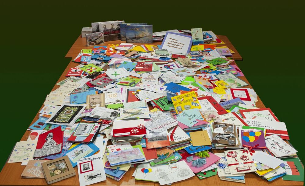 Kartki urodzinowe dla Mieczysława Frąckiewicza przesłane w ramach akcji IPN „Złóż życzenia Bohaterowi”