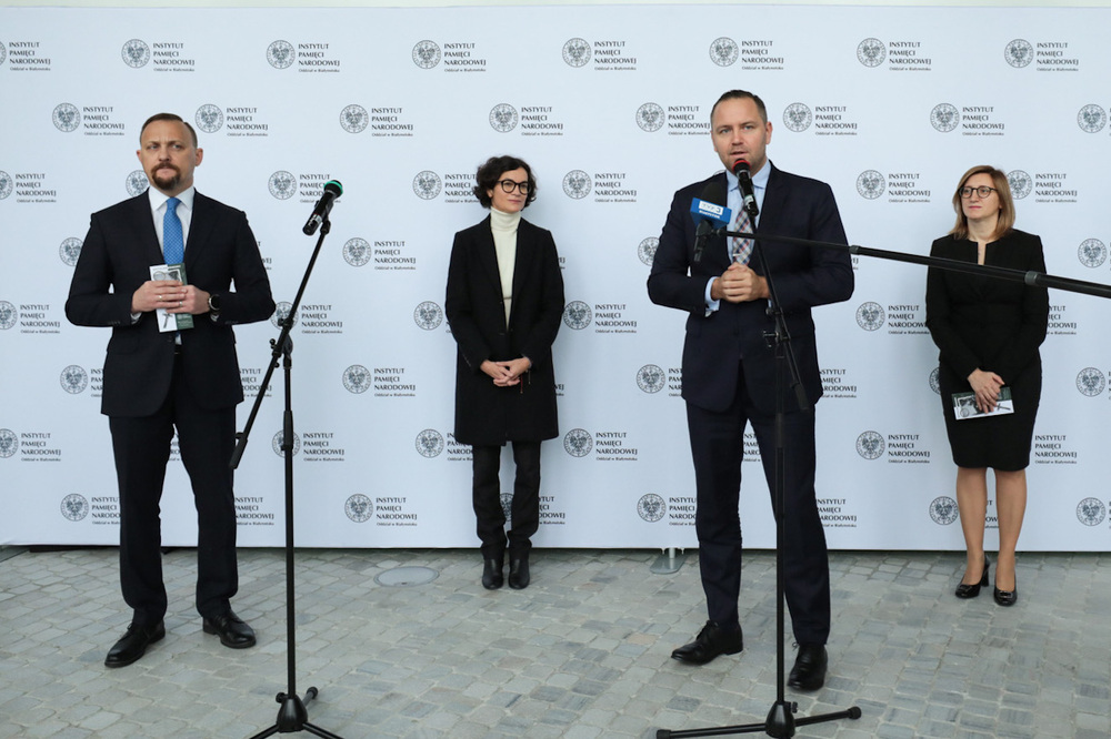 Otwarcie wystawy „#StolenMemory – Skradziona Pamięć” i przekazanie pamiątek rodzinom po byłych więźniach obozów koncentracyjnych – Białystok, 4 listopada 2021. Fot. Mikołaj Bujak (IPN)