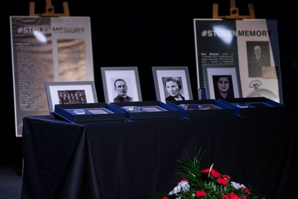 Otwarcie wystawy „#StolenMemory – Skradziona Pamięć” i przekazanie rodzinom pamiątek po byłych więźniach obozów koncentracyjnych – Białystok, 4 listopada 2021. Fot. Mikołaj Bujak (IPN)