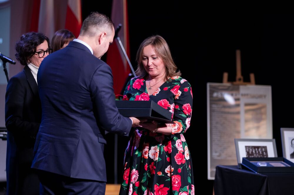 Otwarcie wystawy „#StolenMemory – Skradziona Pamięć” i przekazanie rodzinom pamiątek po byłych więźniach obozów koncentracyjnych – Białystok, 4 listopada 2021. Fot. Mikołaj Bujak (IPN)