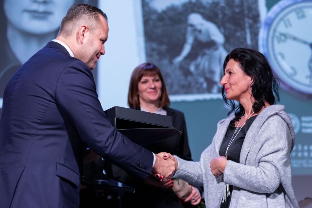 Otwarcie wystawy „#StolenMemory – Skradziona Pamięć” i przekazanie rodzinom pamiątek po byłych więźniach obozów koncentracyjnych – Białystok, 4 listopada 2021. Fot. Mikołaj Bujak (IPN)