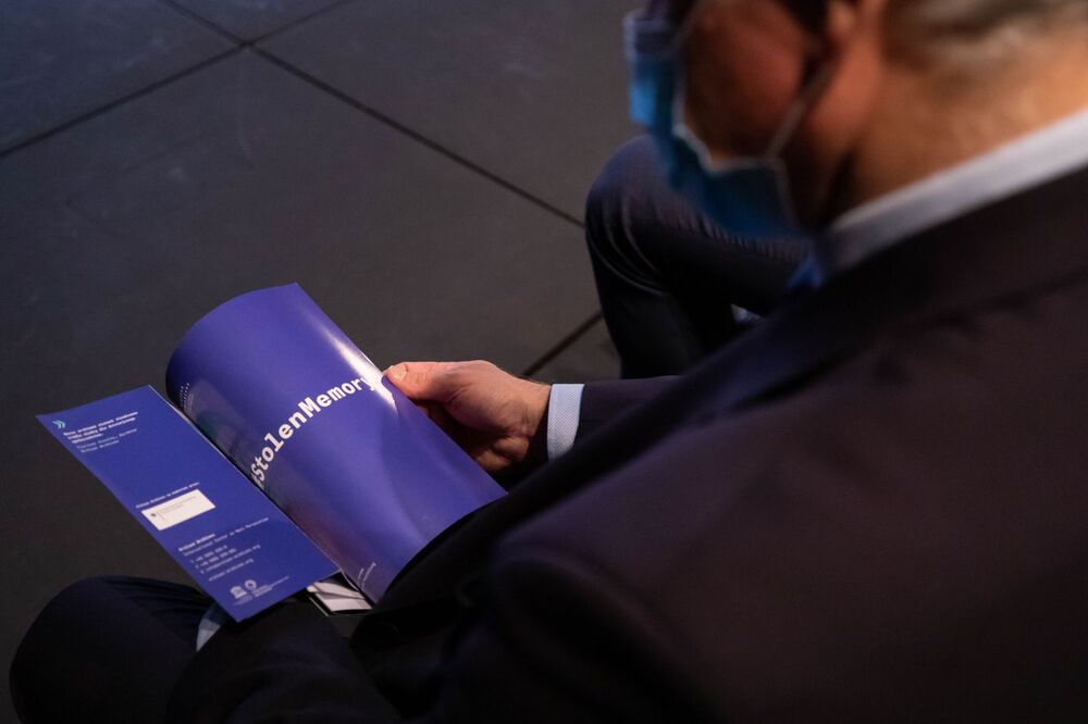 Otwarcie wystawy „#StolenMemory – Skradziona Pamięć” i przekazanie rodzinom pamiątek po byłych więźniach obozów koncentracyjnych – Białystok, 4 listopada 2021. Fot. Mikołaj Bujak (IPN)