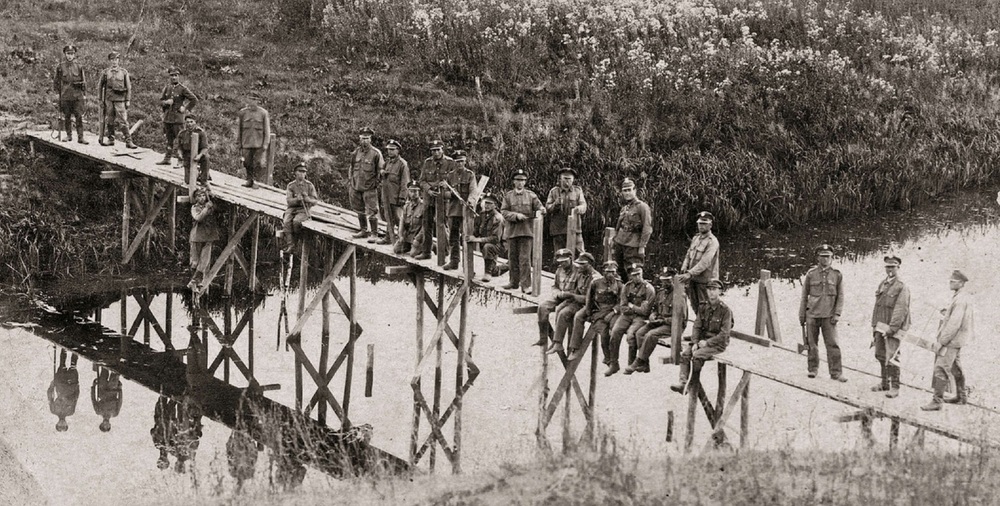 Kompania saperów w Hoszczy na Wołyniu. Fot. NAC