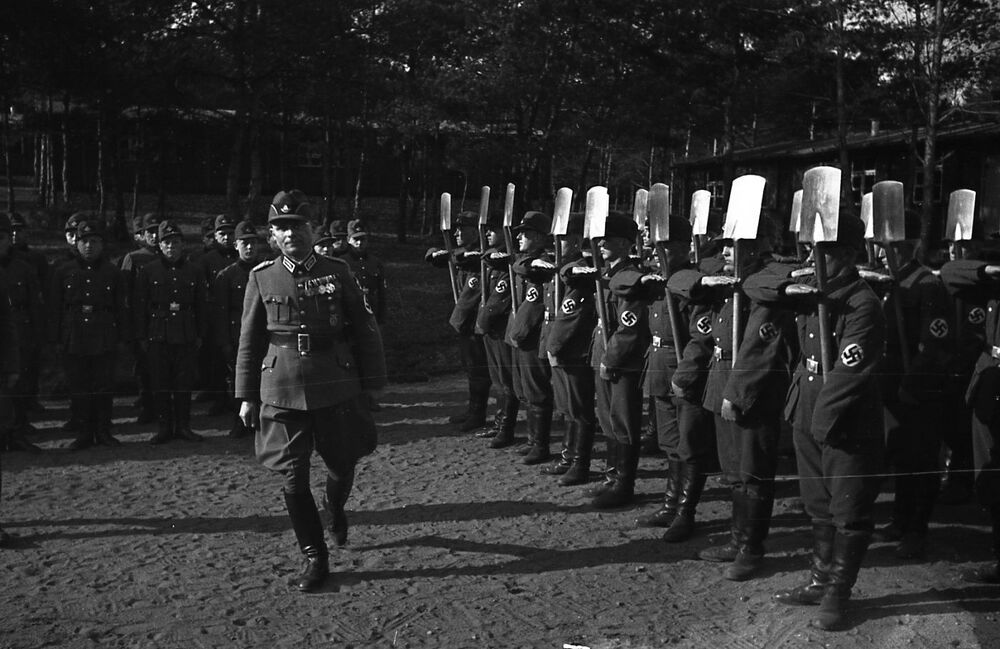 Obóz Służby Pracy Rzeszy (Reichsarbeitsdienst, RAD) w Zdrojkach Lewych w powiecie tureckim w marcu 1943 roku (źródło: Muzeum Miasta Turku).