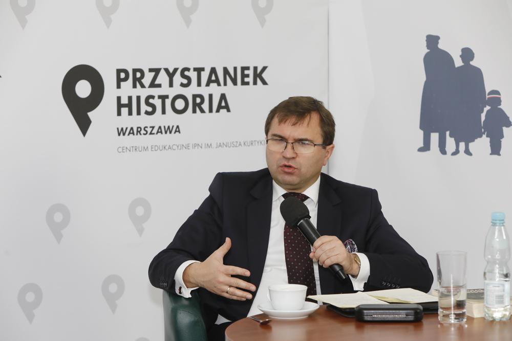 Dr hab. Zbigniew Girzyński podczas dyskusji „W Paryżu i Angers (wrzesień 1939– czerwiec 1940)” z cyklu „O podmiotowość…” – Warszawa, 16 listopada 2021. Fot. Piotr Życieński (IPN)