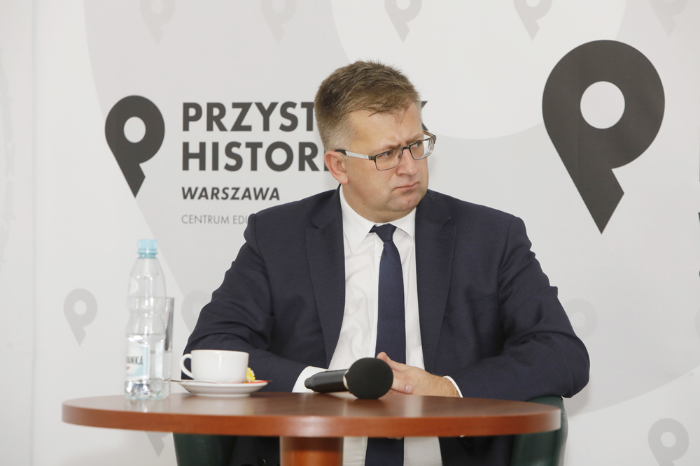 Prof. Mariusz Wołos, prowadzący dyskusję „W Paryżu i Angers (wrzesień 1939– czerwiec 1940)” z cyklu „O podmiotowość…” – Warszawa, 16 listopada 2021. Fot. Piotr Życieński (IPN)