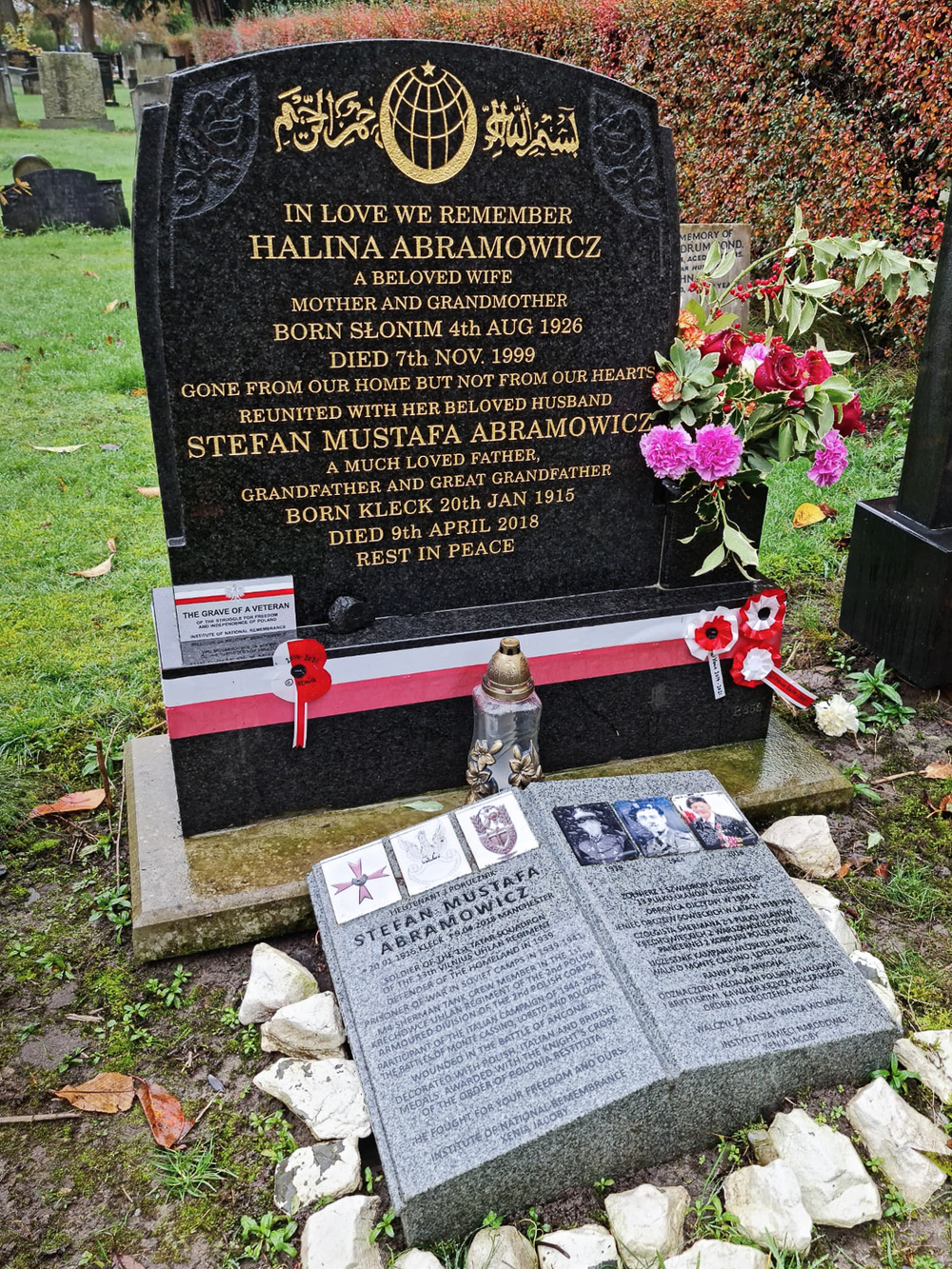 Grób Haliny i Stefana Mustafy Abramowiczów na Cmentarzu Południowym w Manchesterze. Fot. IPN