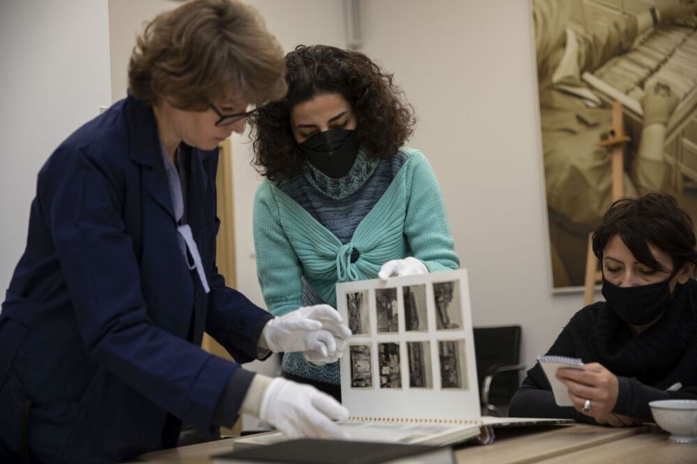 Wizyta Narges Kharghani, irańskiej reżyser i dziennikarki w Archiwum IPN – 19 listopada 2021. Fot. Katarzyna Adamów (IPN)