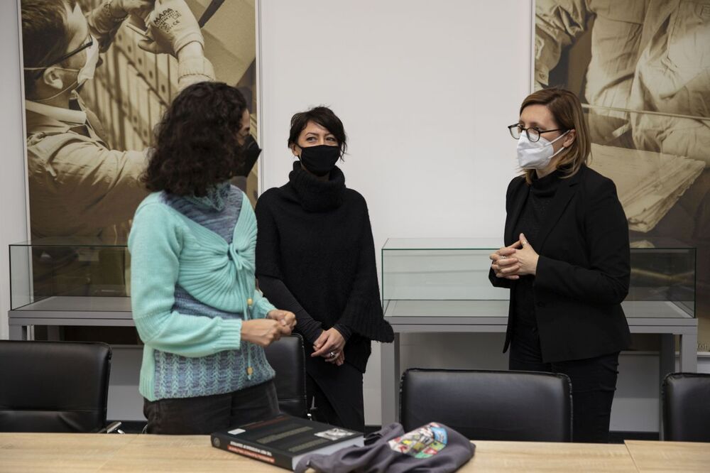 Wizyta Narges Kharghani, irańskiej reżyser i dziennikarki w Archiwum IPN – 19 listopada 2021. Fot. Katarzyna Adamów (IPN)