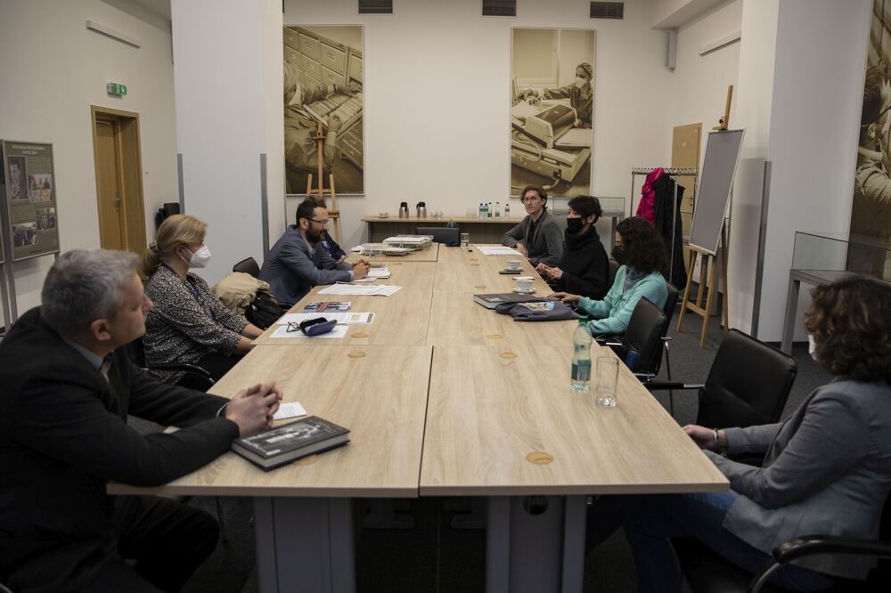 Wizyta Narges Kharghani, irańskiej reżyser i dziennikarki w Archiwum IPN – 19 listopada 2021. Fot. Katarzyna Adamów (IPN)